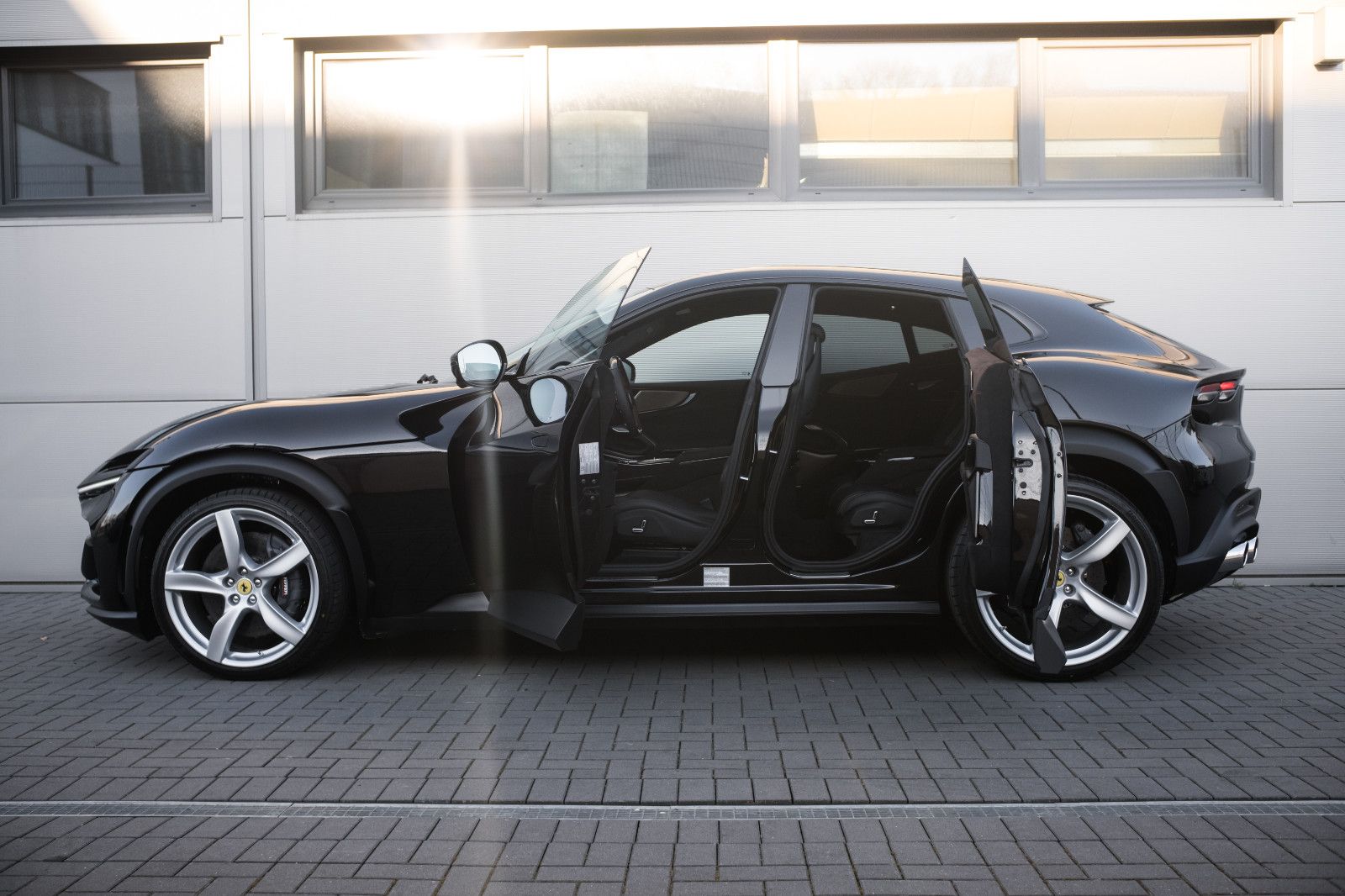 Fahrzeugabbildung Ferrari Purosangue-Pano-Lift-Burm.-360Kam.-Karbonlenkrad