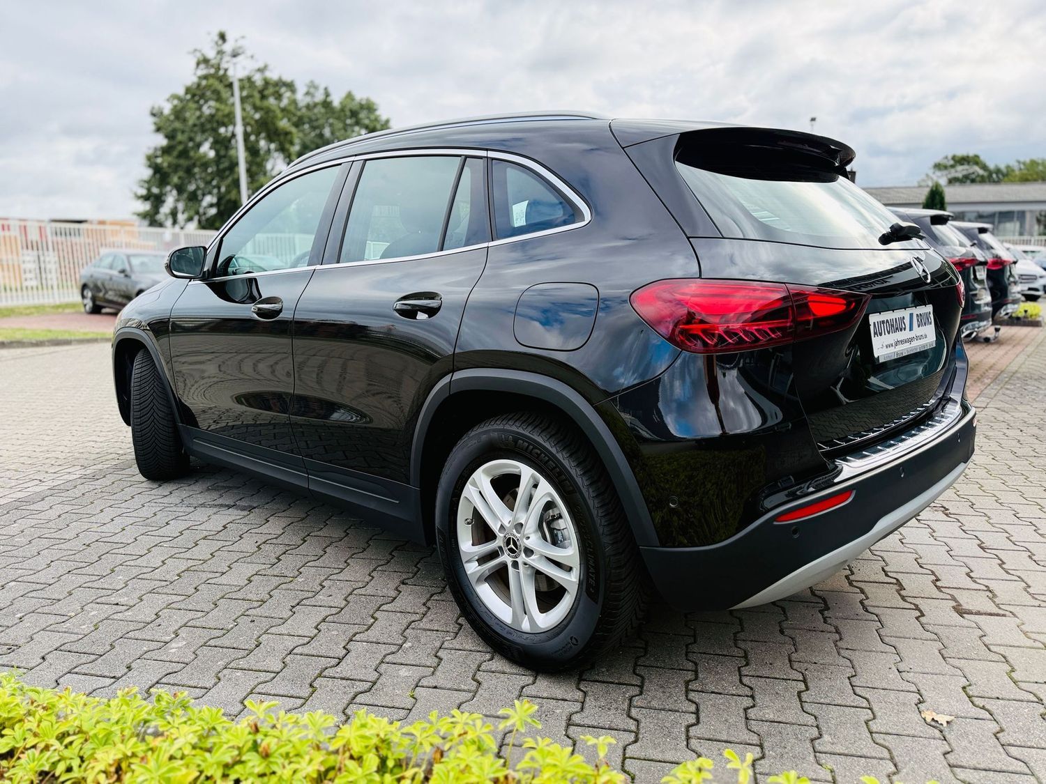 Fahrzeugabbildung Mercedes-Benz GLA 200 PROGRESSIVE Advanced, Distronic, RFK, LE
