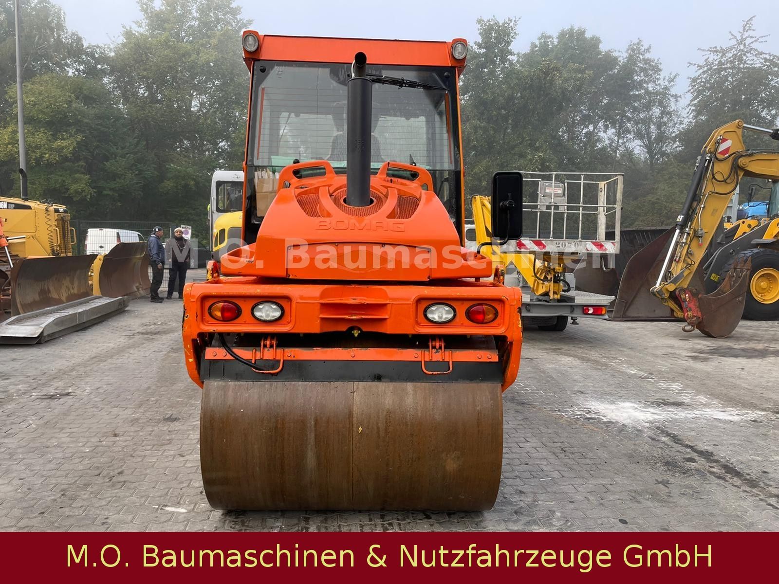 Fahrzeugabbildung BOMAG BW 154 AP-AM / Walze /