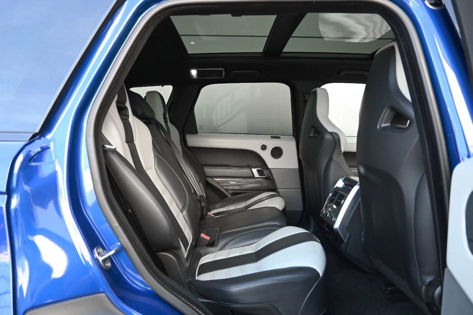 Fahrzeugabbildung Land Rover Range Rover Sport 5.0 V8 SC SVR °PANO°HEAD-UP°