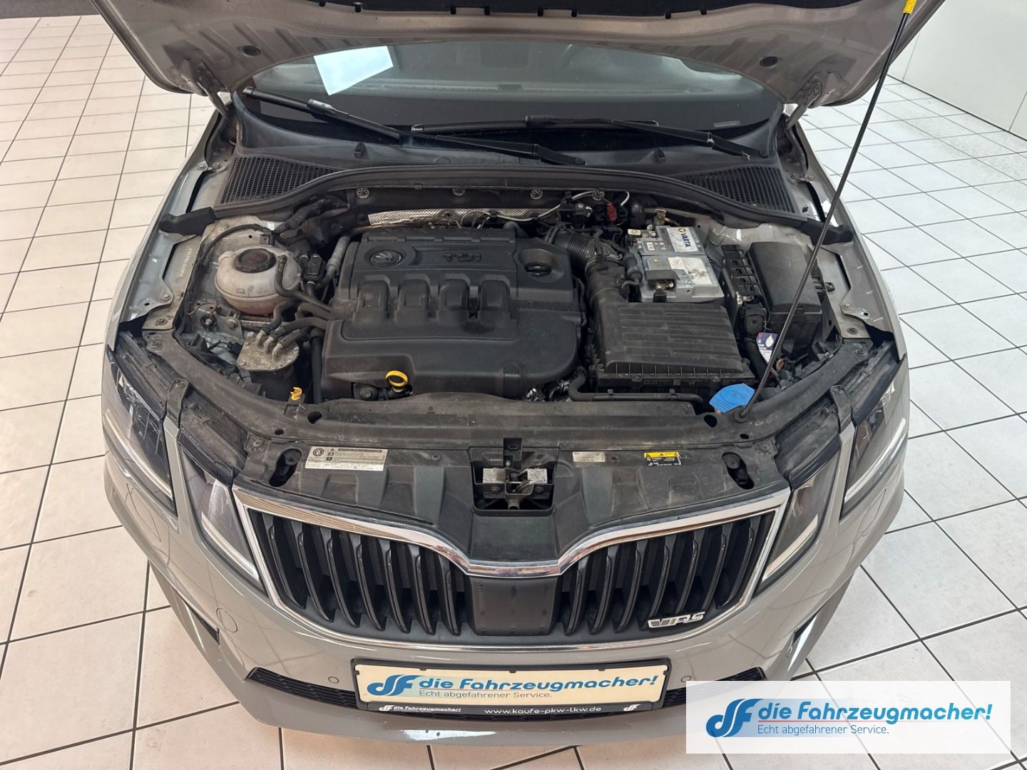 Fahrzeugabbildung SKODA Octavia Combi RS 4x4 Sportpaket AHK Navi LED *EX
