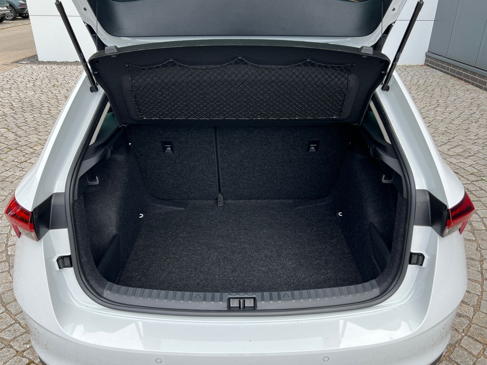 Fahrzeugabbildung SKODA Scala Selection 1.0 TSI DSG *ACC, Sitzhzg., 16'-