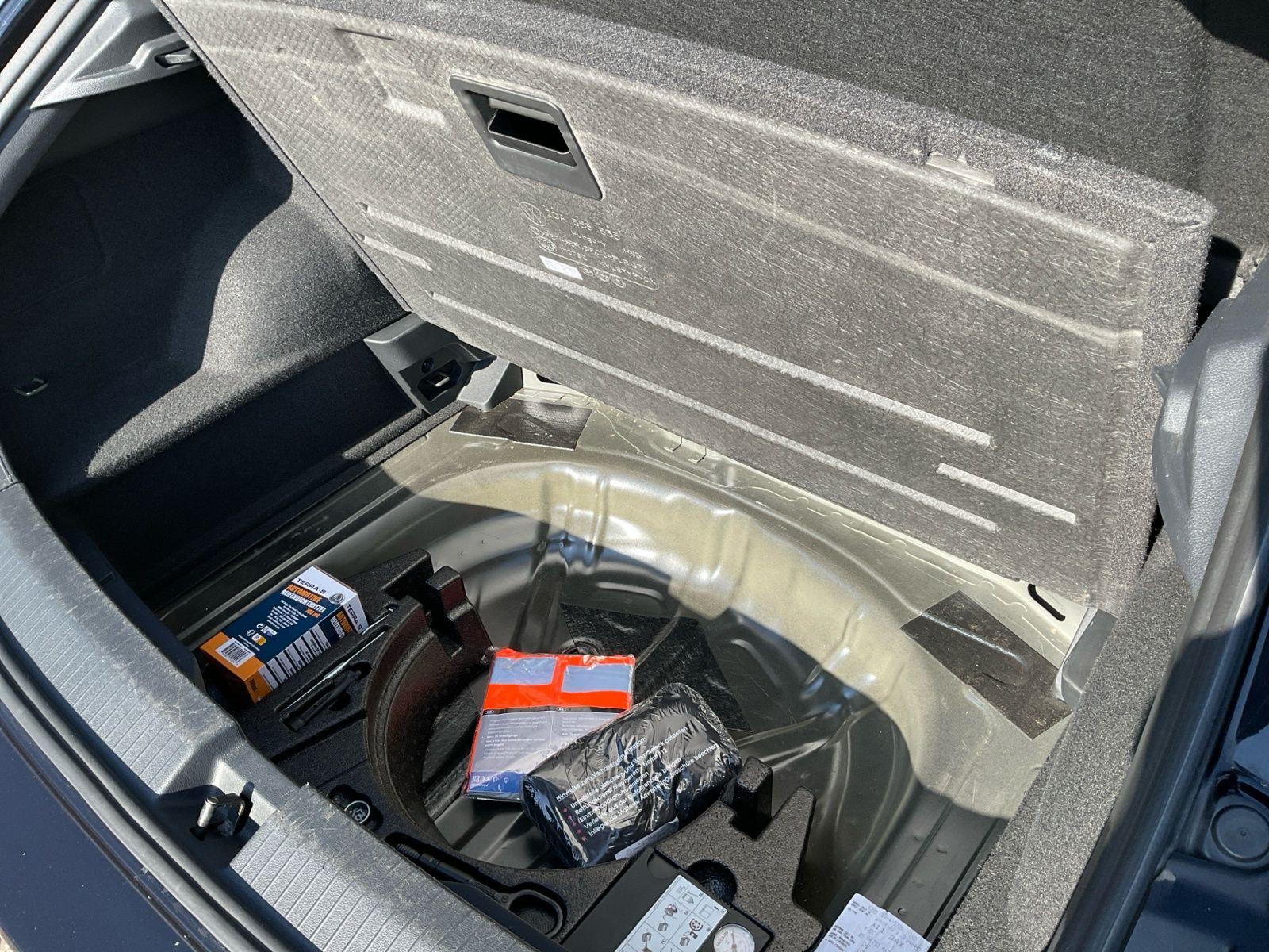 Volkswagen T-Roc 1.0 TSI Style KAMERA LED SITZHZG ALLWETTER