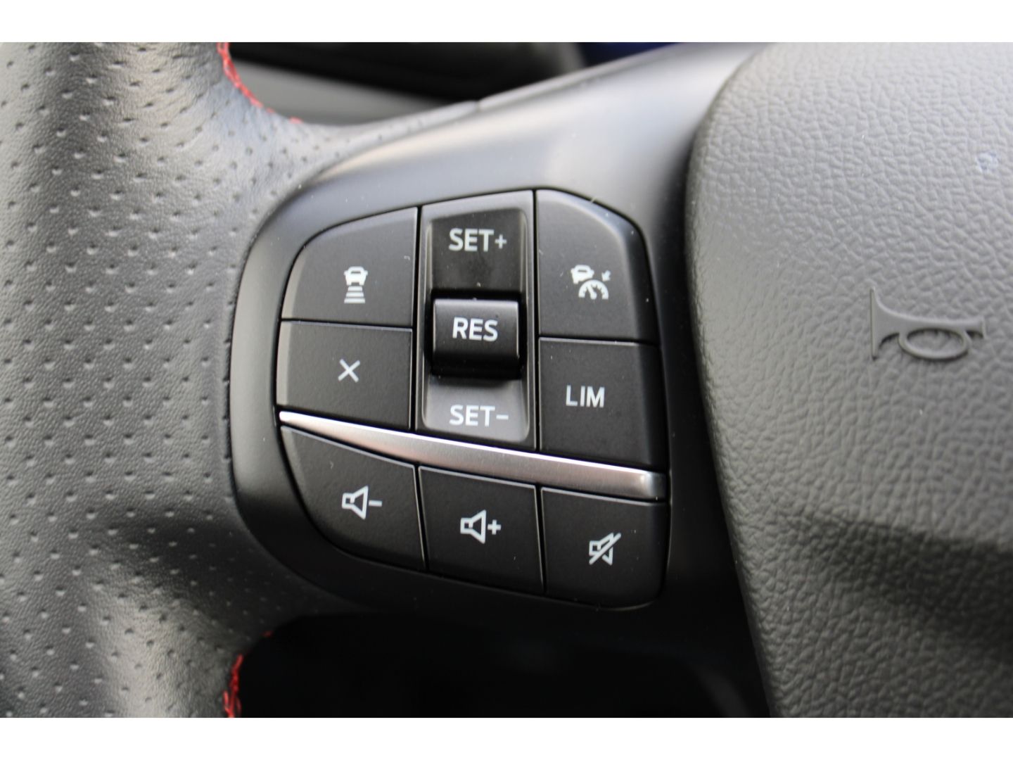 FORD Kuga 2.0 Hybrid ST-Line ACC LED TWA RFK AHK Navi - Image 17