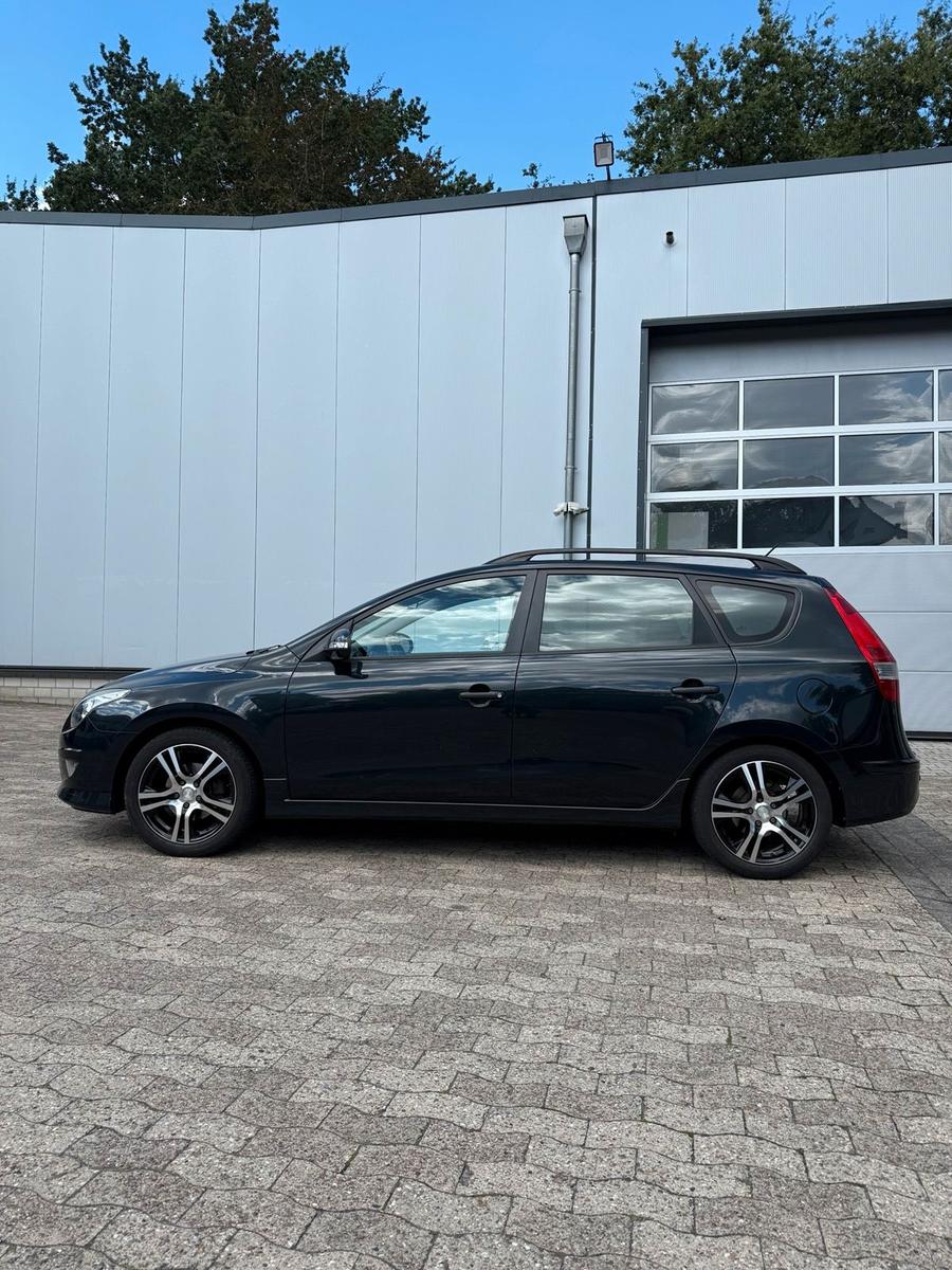 Hyundai i30 2011 — engine 109 HP (80kW)