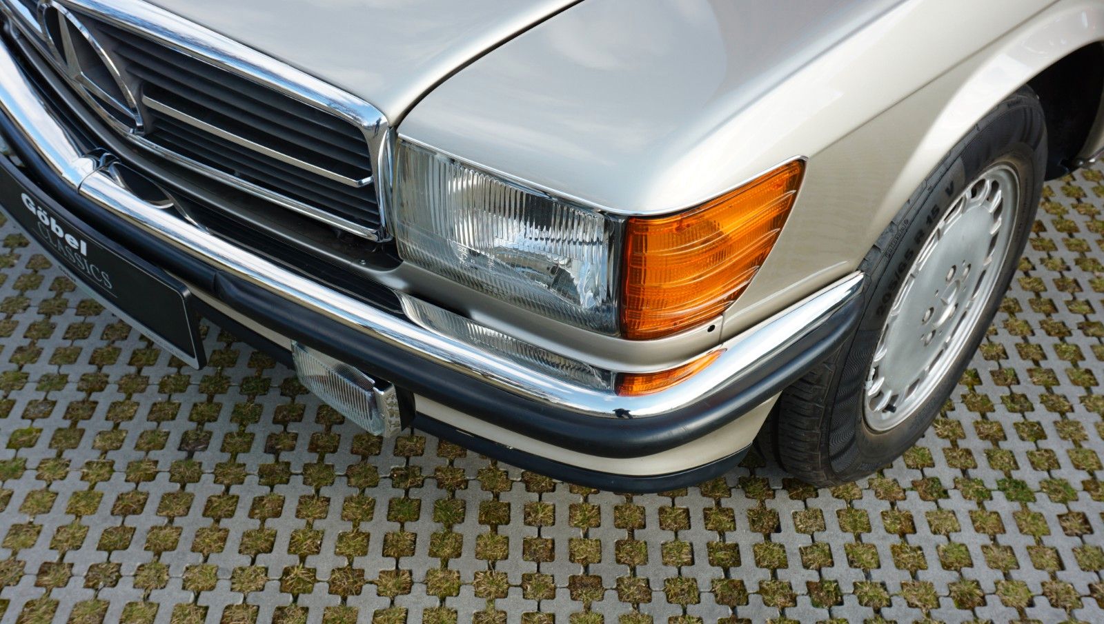 Fahrzeugabbildung Mercedes-Benz 560 SL