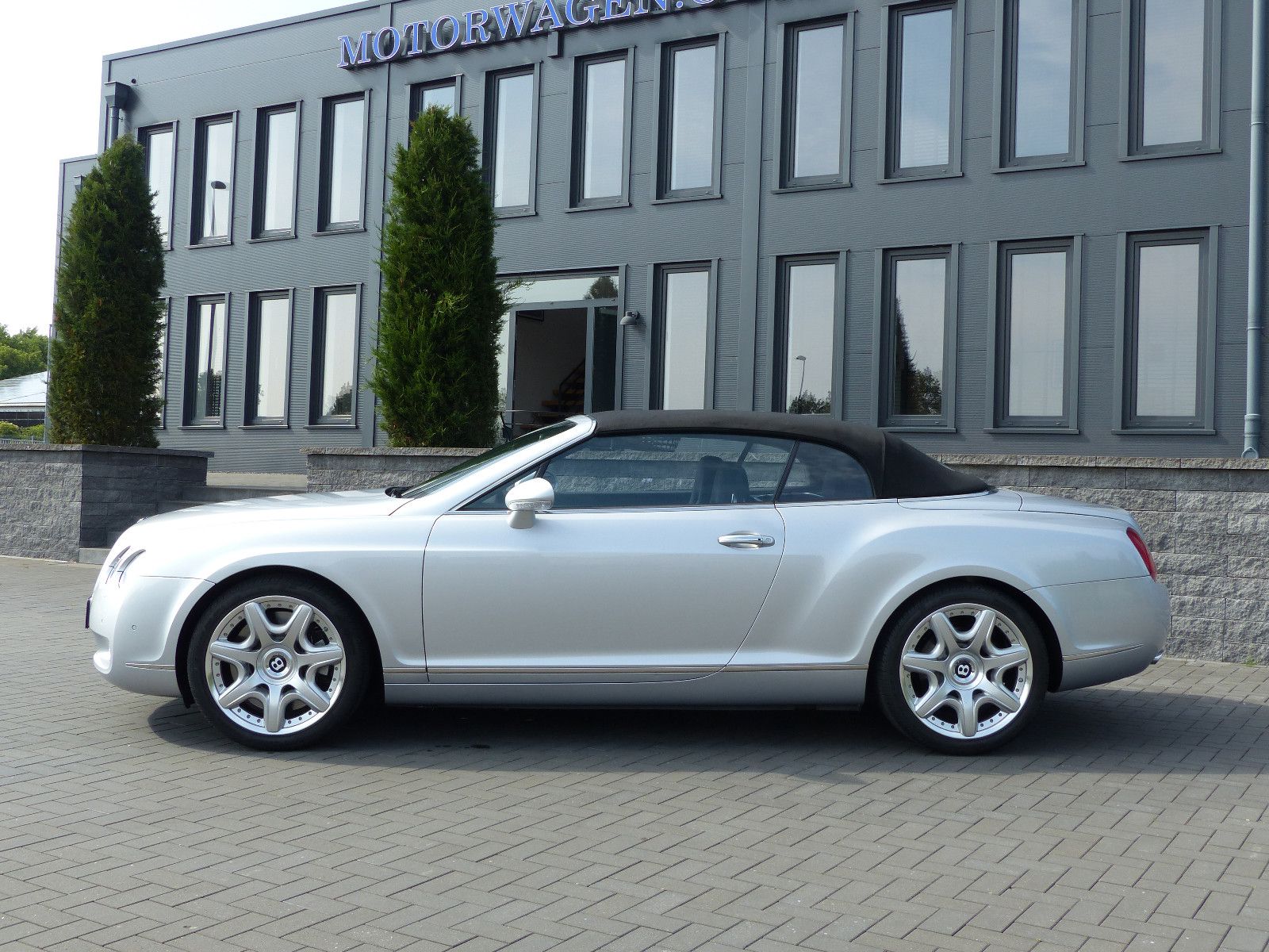 Fahrzeugabbildung Bentley Continental GTC W 12 Mulliner