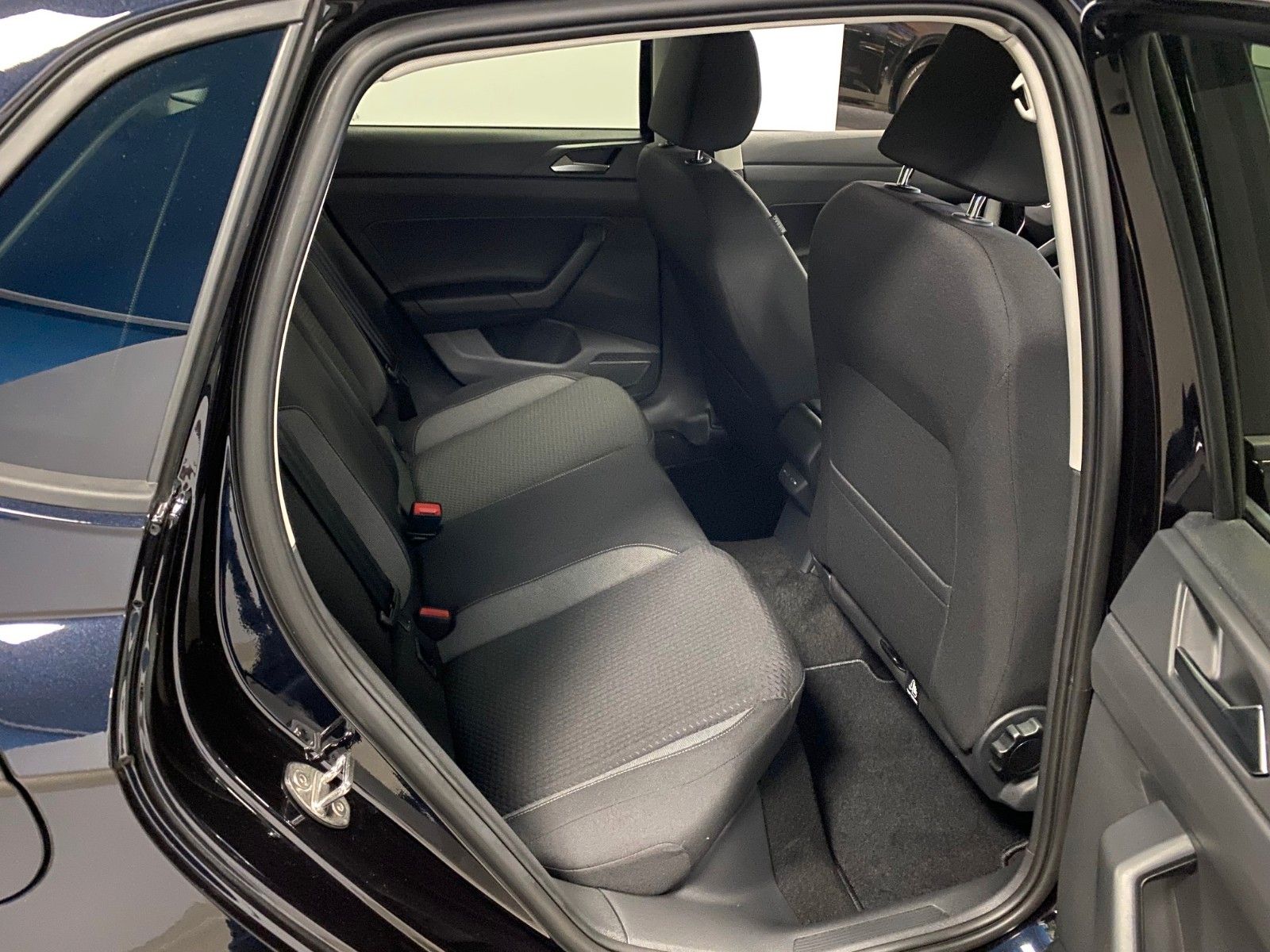 Fahrzeugabbildung Volkswagen Polo 1.0 TSI 70kW DSG Life+ALLWETTER+APP+GARANTI