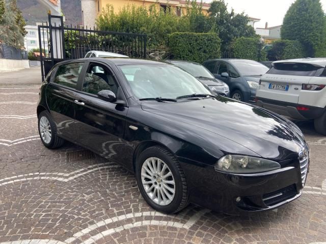 Alfa Romeo ALFA ROMEO 147 1.6 16V TS 5 105CV porte Distinct