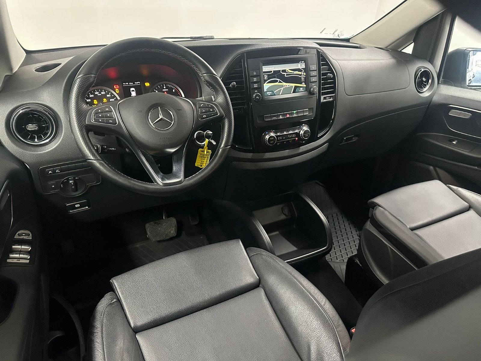 Fahrzeugabbildung Mercedes-Benz Vito 119CDI Tourer Lang EDITION*DISTRO*AHK*LED*