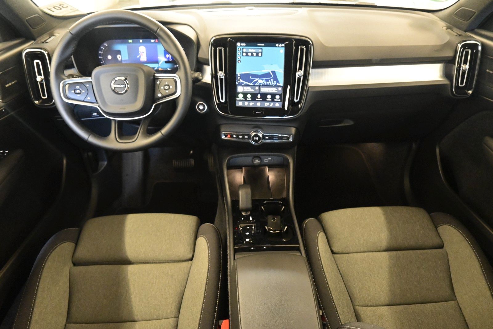Fahrzeugabbildung Volvo XC40 B3 DKG Plus Black Edition*STDHZG*360°*ACC*