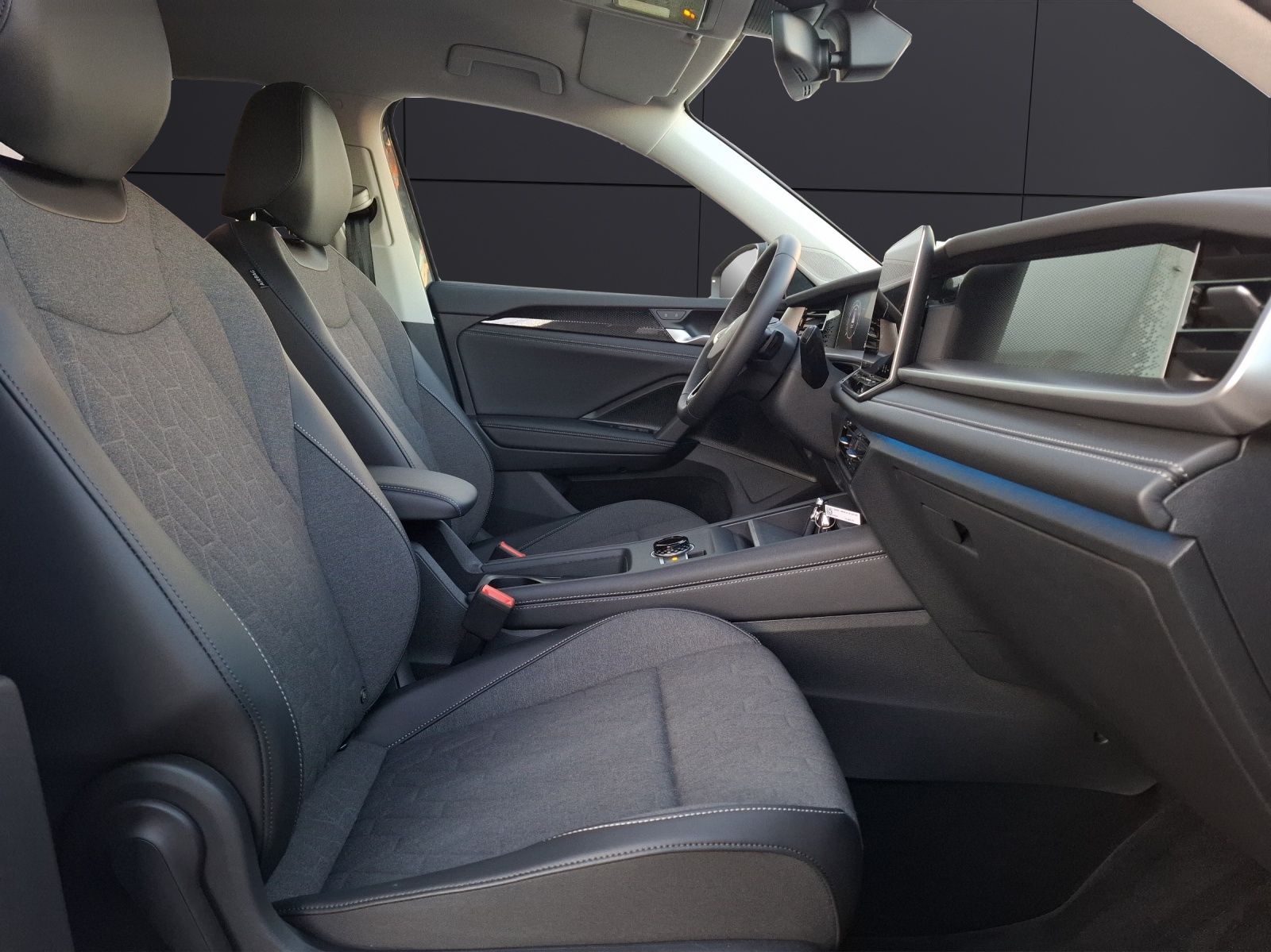 Fahrzeugabbildung Volkswagen Tayron eTSI Life DSG LED AHK NAvi AID ACC RFK SH