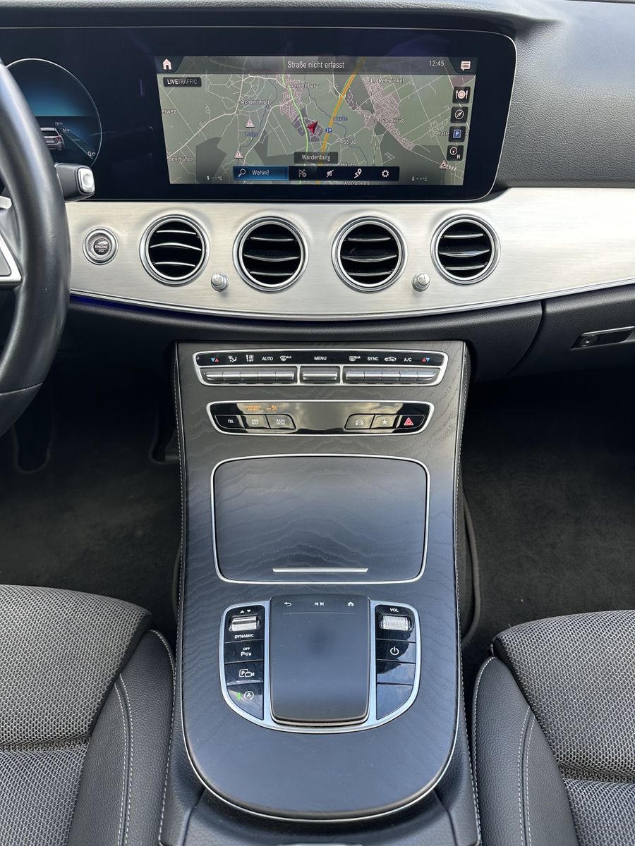 Fahrzeugabbildung Mercedes-Benz E 220d Avantgarde NIGHT-PAKET+KAMERA+WIDE+PANORA