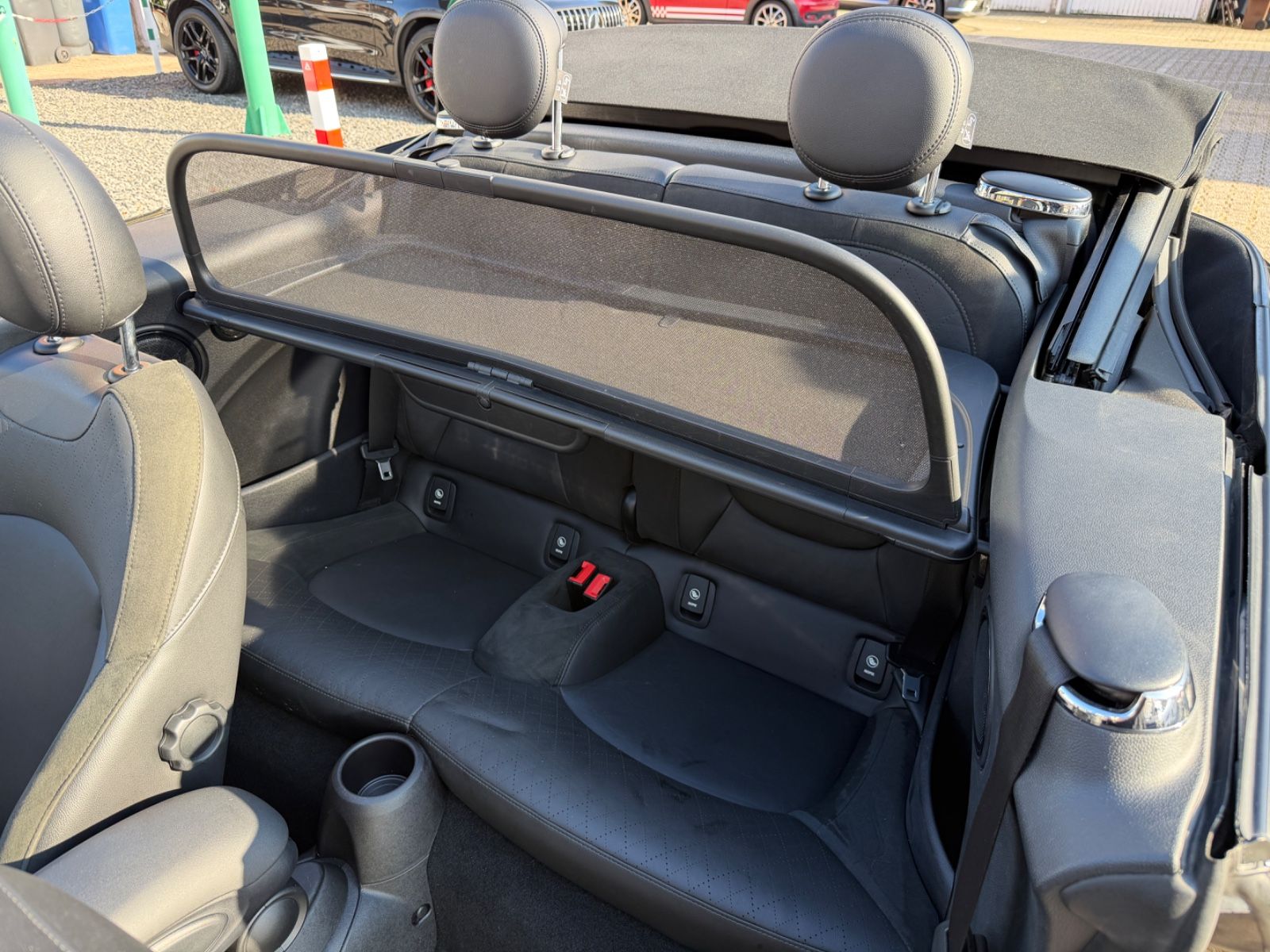 Fahrzeugabbildung MINI Cooper S Cabrio NAVI PDC LEDER H&K 1-HAND