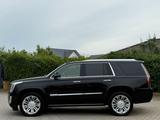 Cadillac Escalade 6.2 V8 XL Platinum*VOLL*DEUTSCH*TOP - Cadillac Escalade mit Benzin-Antrieb: Geländewagen