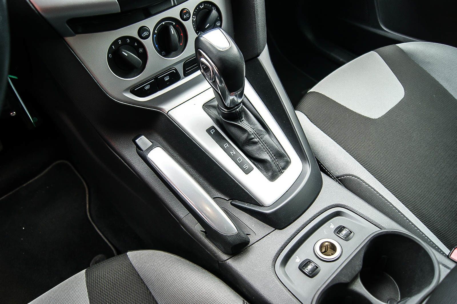 Fahrzeugabbildung Ford Focus Turnier Champions Edition AUTOMATIK