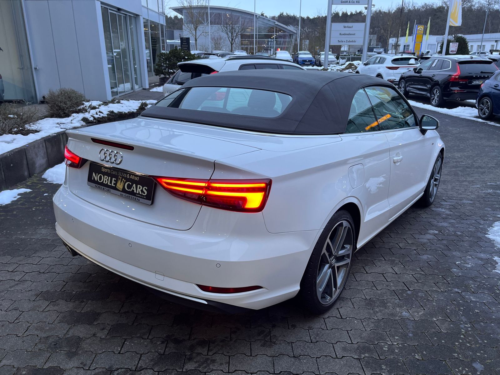 Fahrzeugabbildung Audi A3 Cabriolet 35 TFSI S line sport MATRIX LED NAV