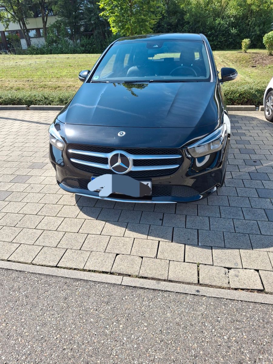 MERCEDES-BENZ B 180 -