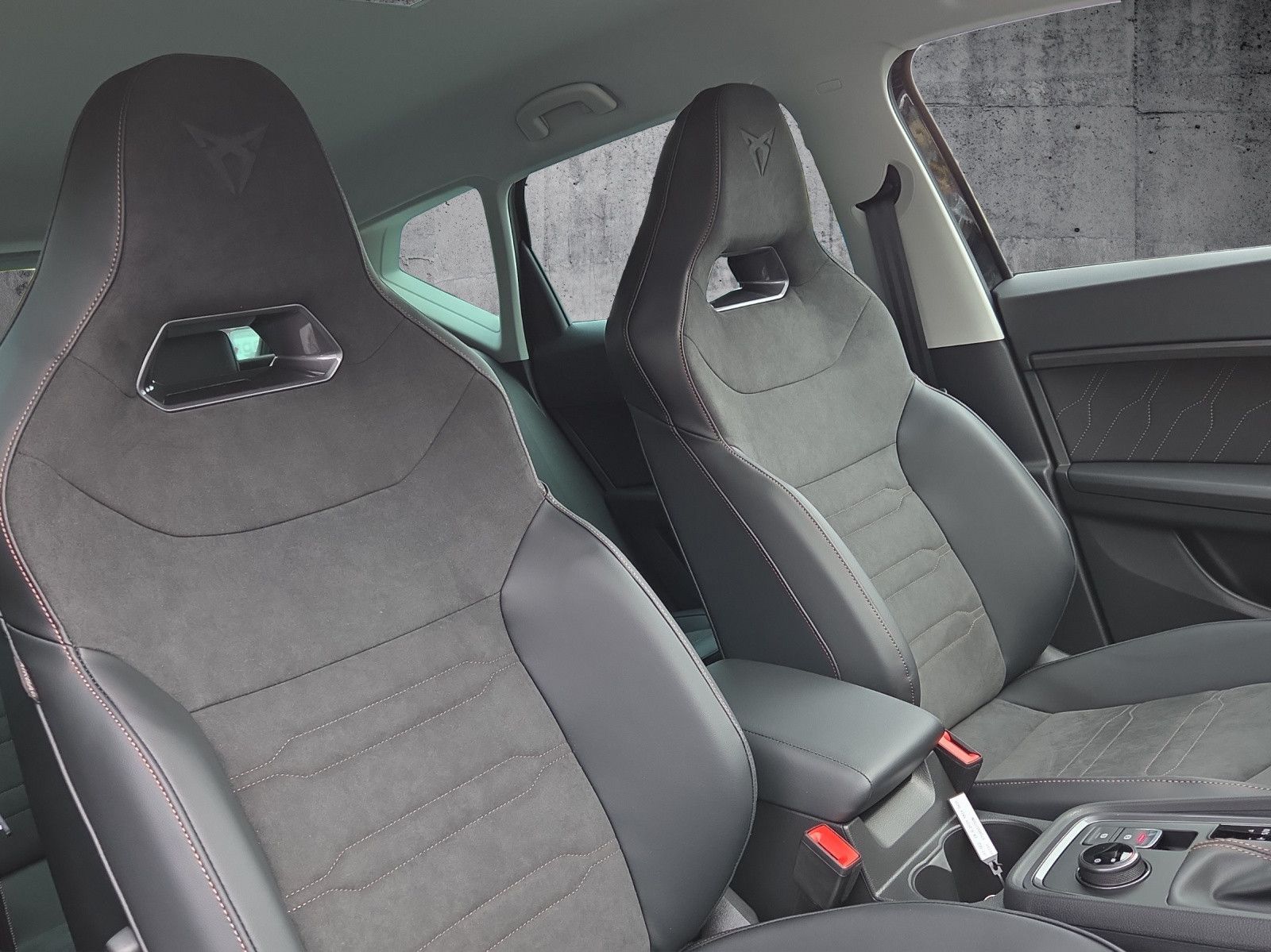 Ateca "Black" 1.5 TSI ACT DSG RFK AHK