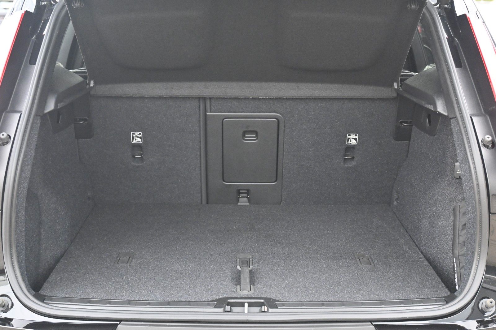 Fahrzeugabbildung Volvo XC40 B3 Plus Black Edition*LED*360*H&K*BLIS*20"