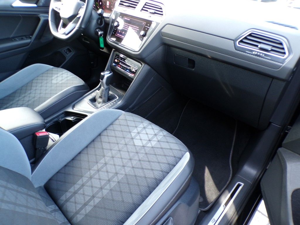 Fahrzeugabbildung Volkswagen Tiguan R-Line 1.4 TSI eHybrid DSG *R-Line*Navi