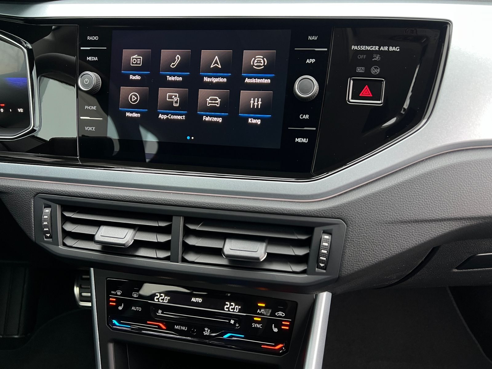 Fahrzeugabbildung Volkswagen Taigo  ENERGY 1.0 TSI DSG *AHK, Ganzjahresreifen