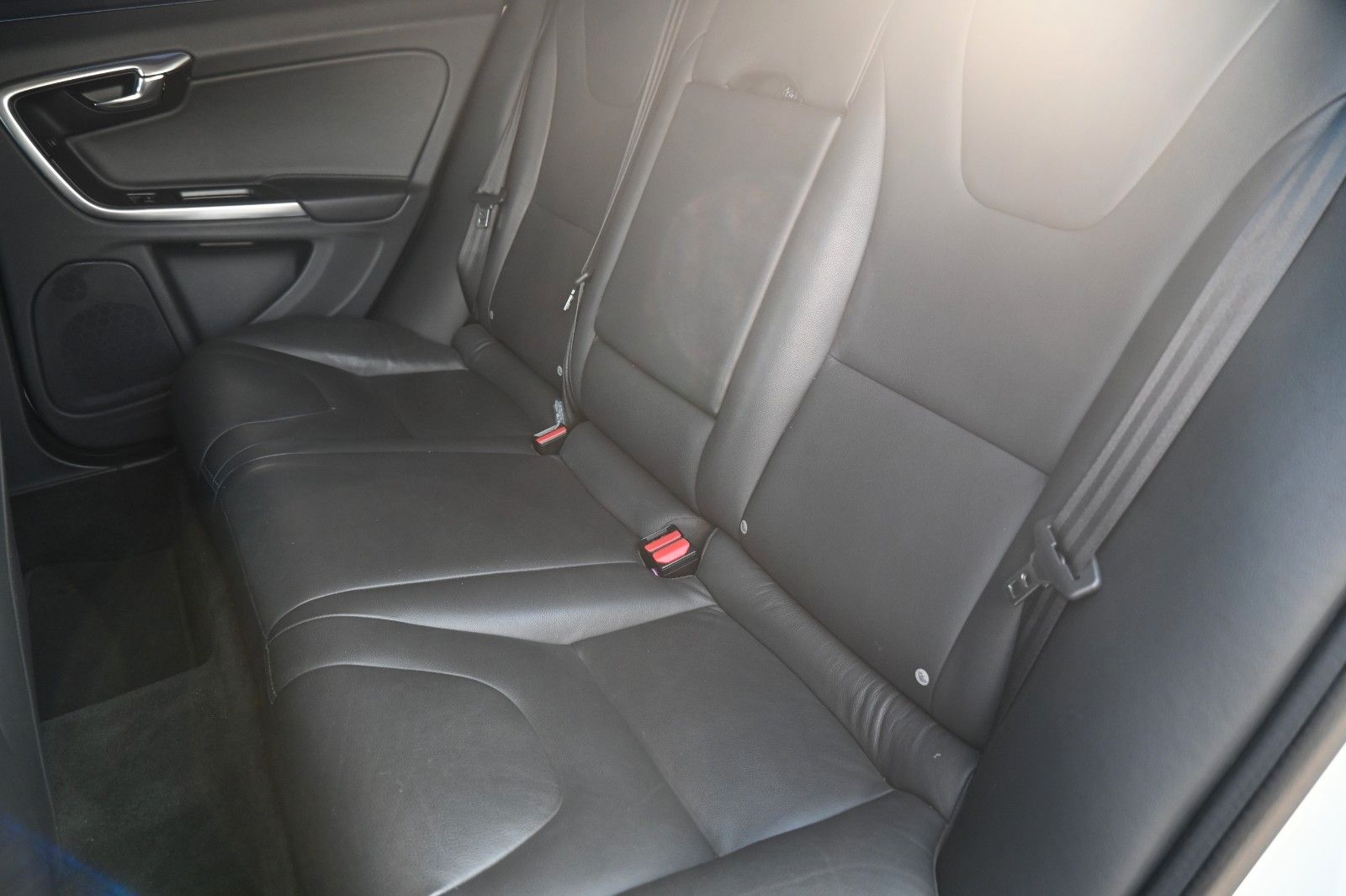 Fahrzeugabbildung Volvo **Mietkauf**V60D6*Sum*SD*NAVI*STHZ*E-KZ*Diesel