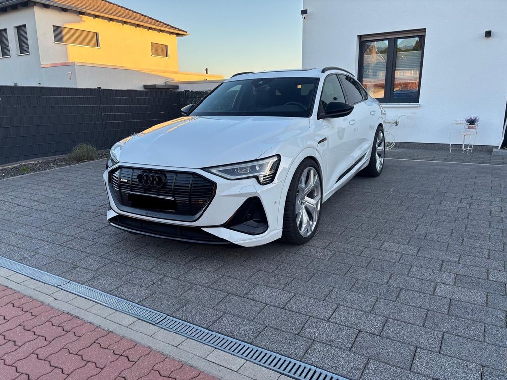 Image of Audi e-tron