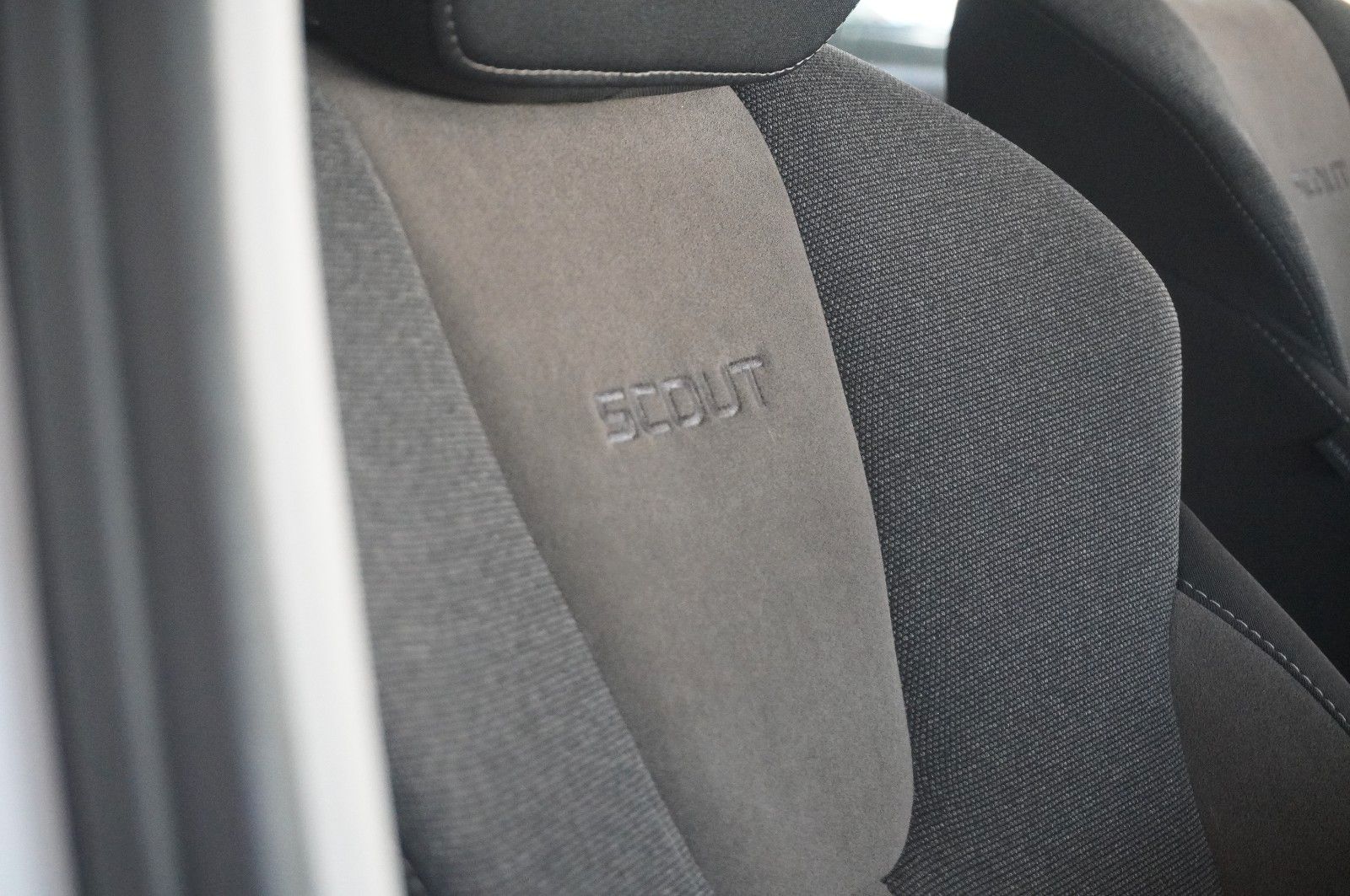 Fahrzeugabbildung SKODA Octavia 2.0D SCOUT 4X4 DSG NAVI/LED/KAMERA/AHK