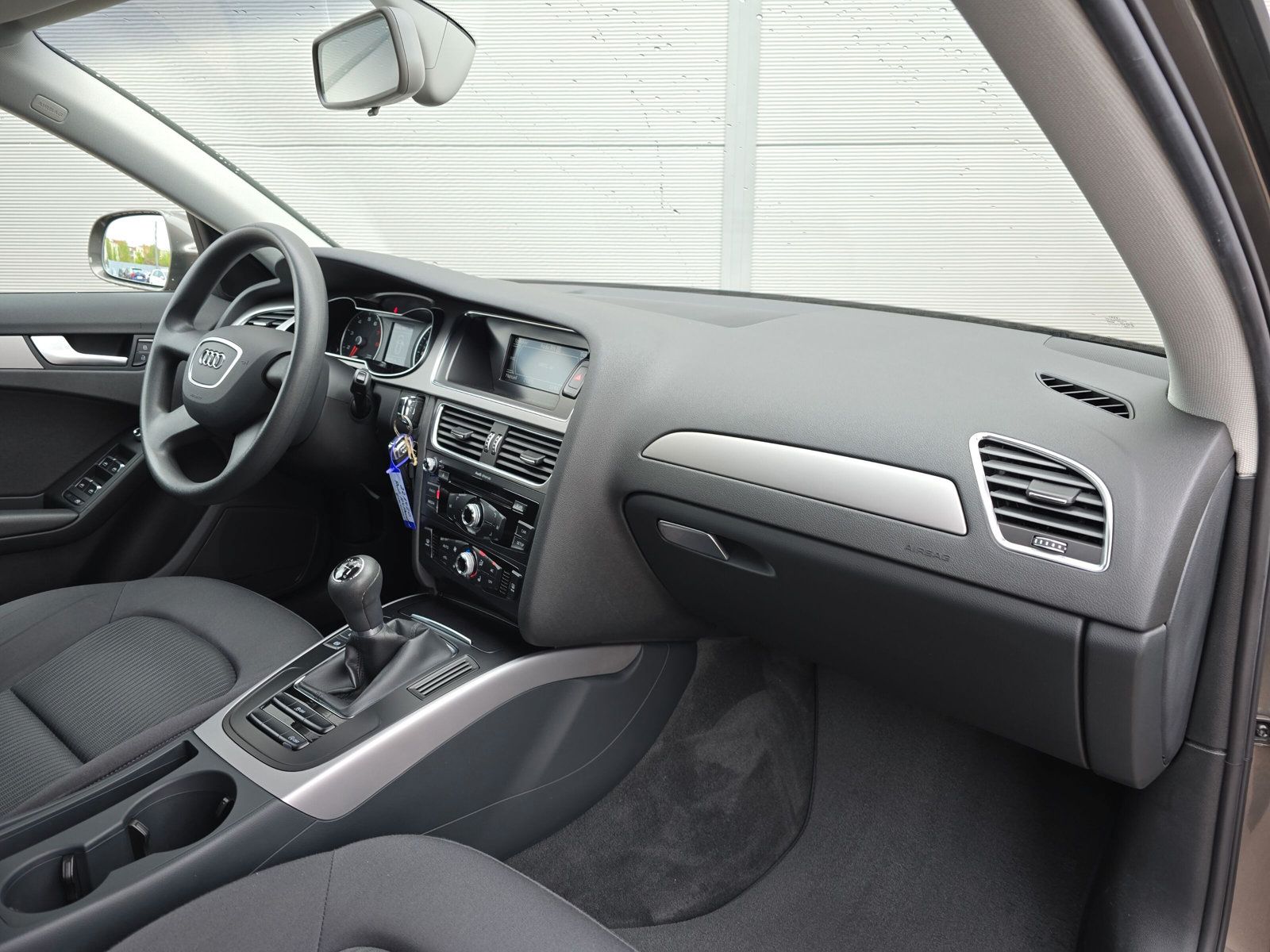 Fahrzeugabbildung Audi A4 Avant 1.8 TFSI Attraction 1.HAND XENON AHK