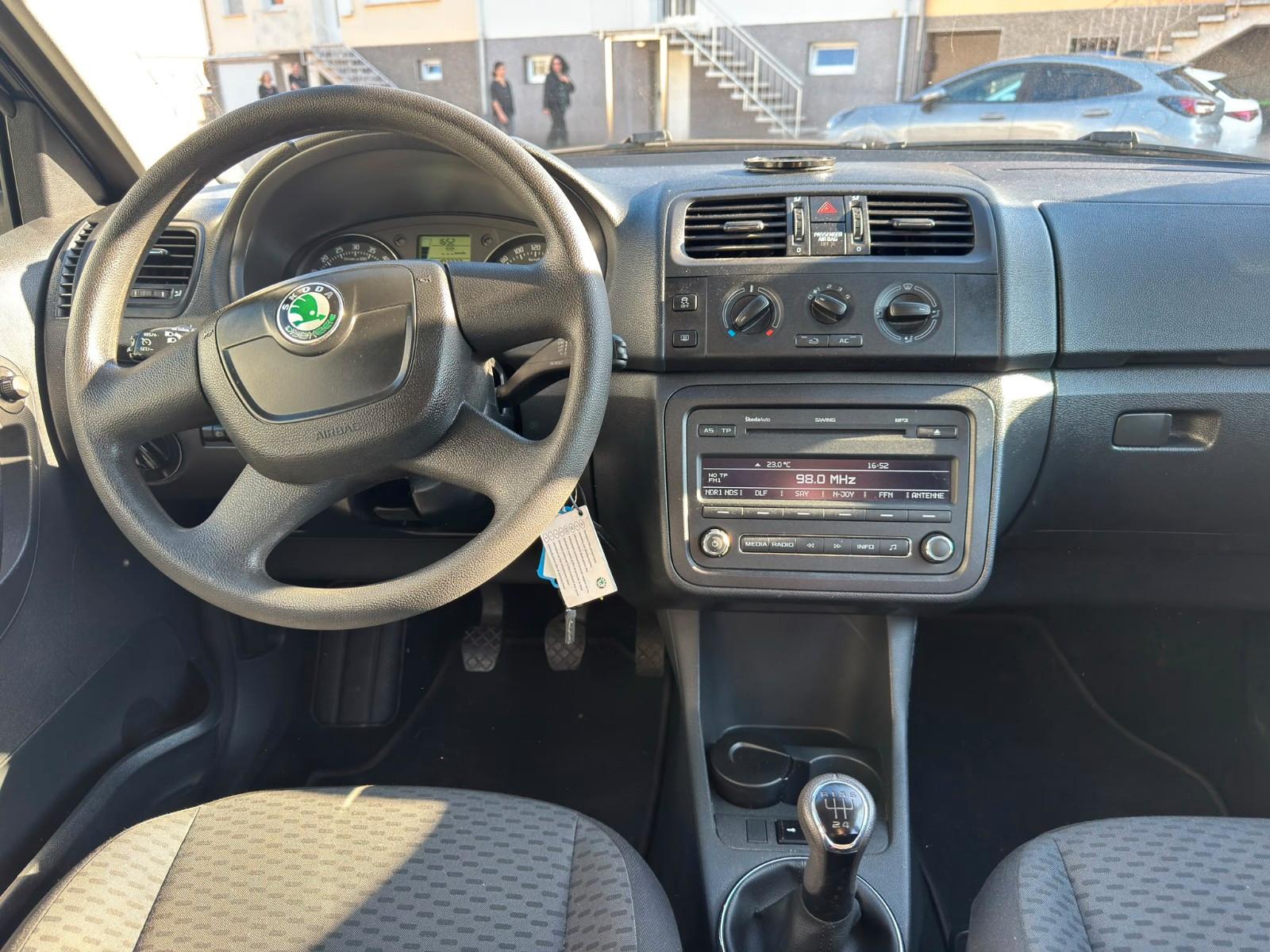 Skoda Fabia 2011 — photo 11