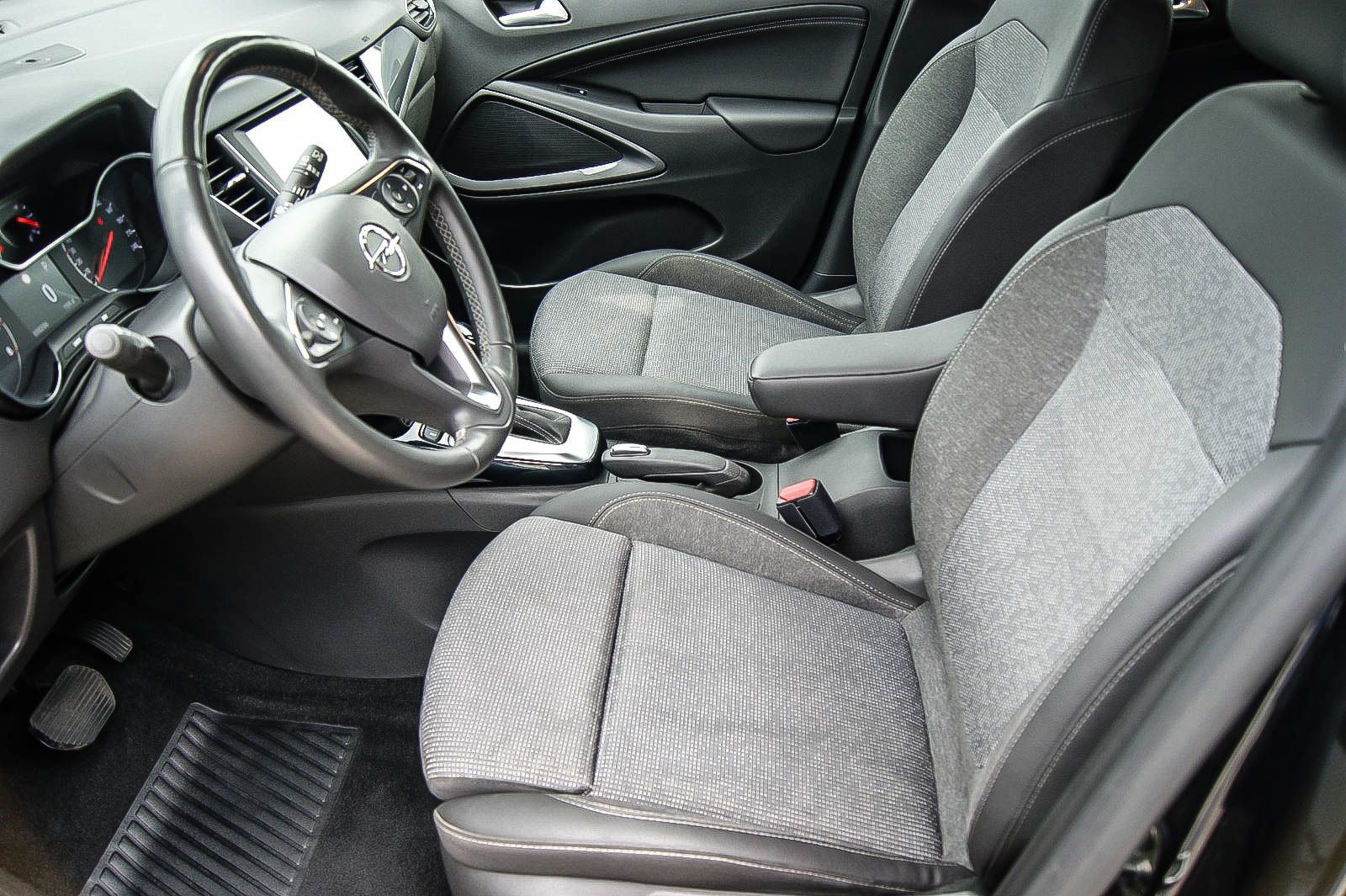 Fahrzeugabbildung Opel Crossland X 1.2 Elegance Automatik LED SIHZG LRH