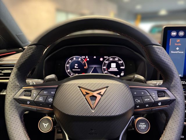 Leon Sportstourer 1.5 e-Hybrid VZ Sennheiser AHK