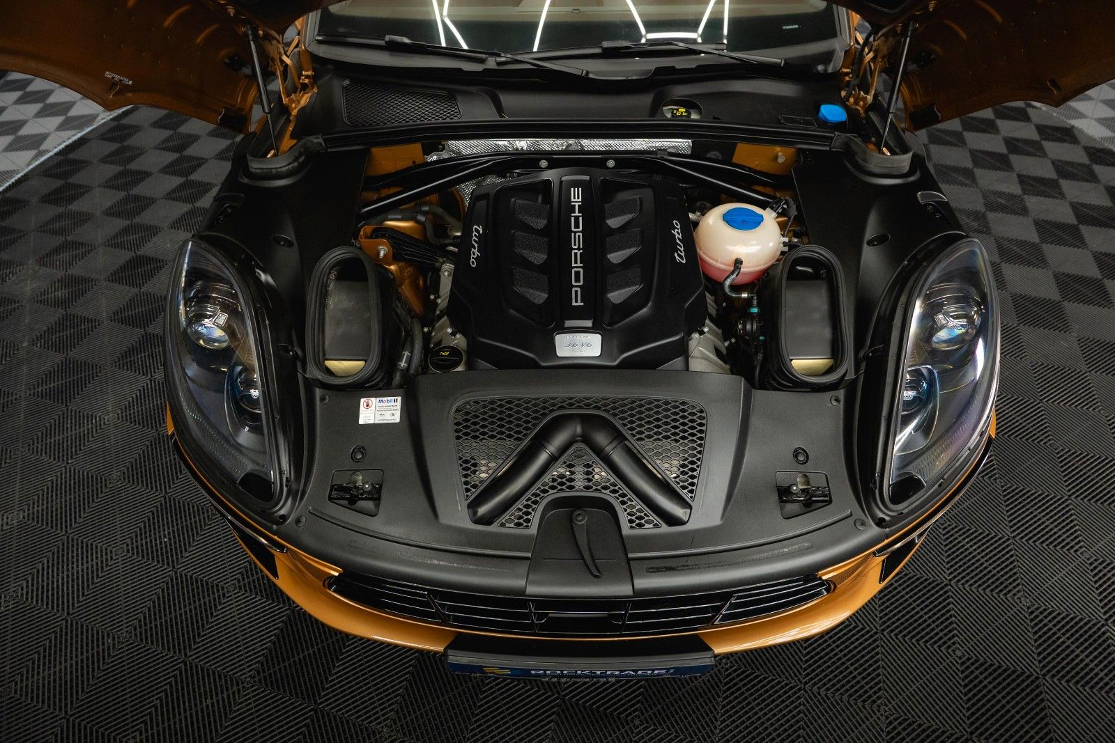 Fahrzeugabbildung Porsche Macan Turbo FENRIR | AURUM | CHRONO+ | LUFT | 21