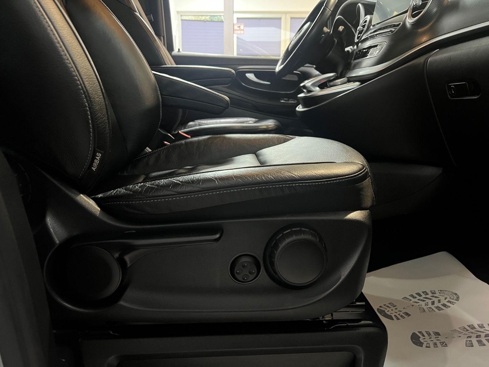Fahrzeugabbildung Mercedes-Benz V 250 d 4MATIC lang AMG LINE *PANO*Perlmutt-Weiß