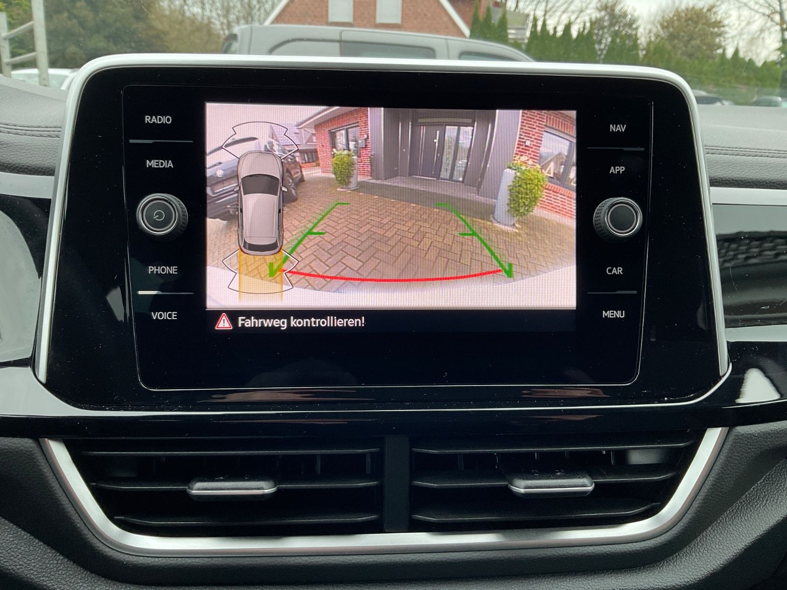 Fahrzeugabbildung Volkswagen T-Roc 1.5 TSI DSG R Line,AHK,ACC,Kamera,Navi