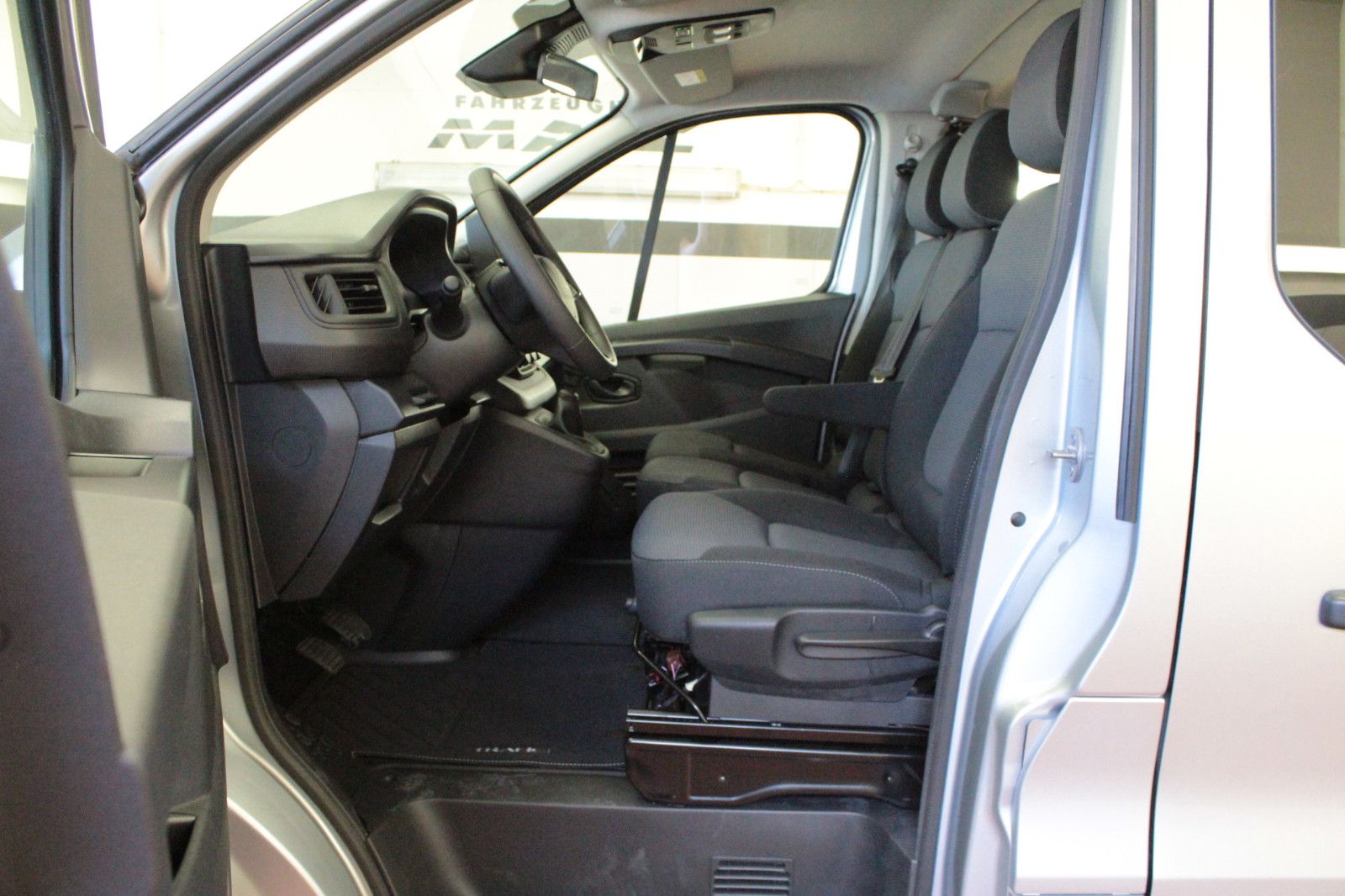 Fahrzeugabbildung Renault Trafic Dci 150 Grdt Evolution *Rollstuhlrampe*