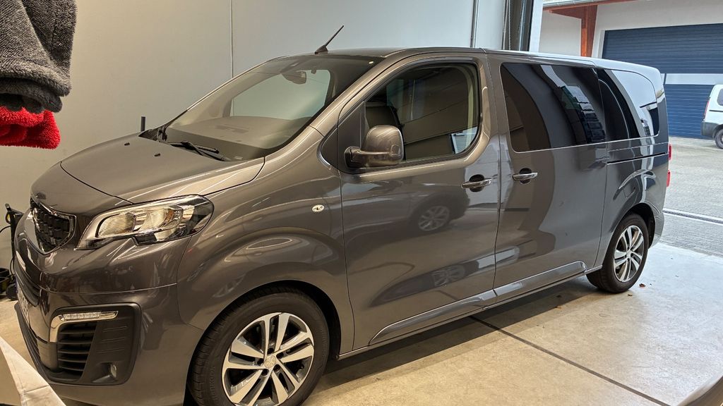 Image of Peugeot Traveller