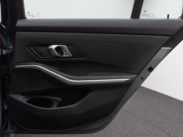 Foto Nummer 32: BMW 320d