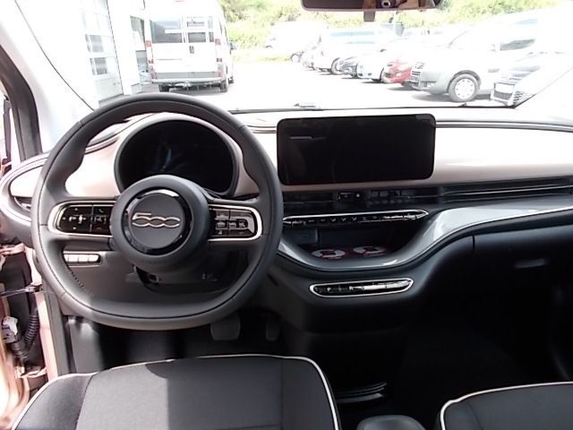 Fahrzeugabbildung Fiat 500 500e Cabrio 42 kWh (118 PS)