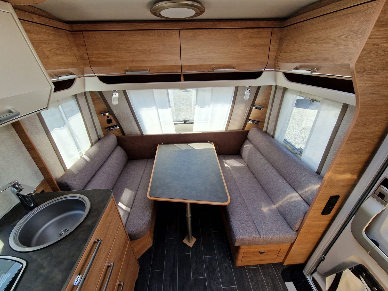 Fahrzeugabbildung Tabbert Da Vinci 495 HE 2.3 2.000kg, Ambiente, Glatt