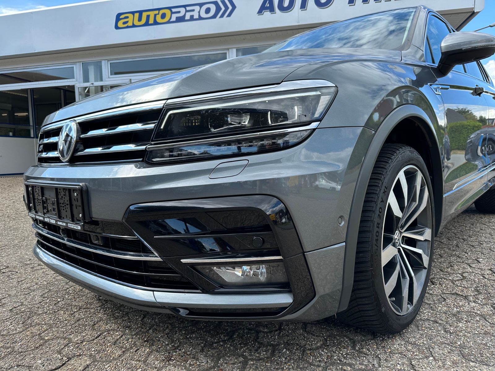 Fahrzeugabbildung Volkswagen Tiguan Allspace 2.0 TDI 4M R-Line AHK/Pano/LED