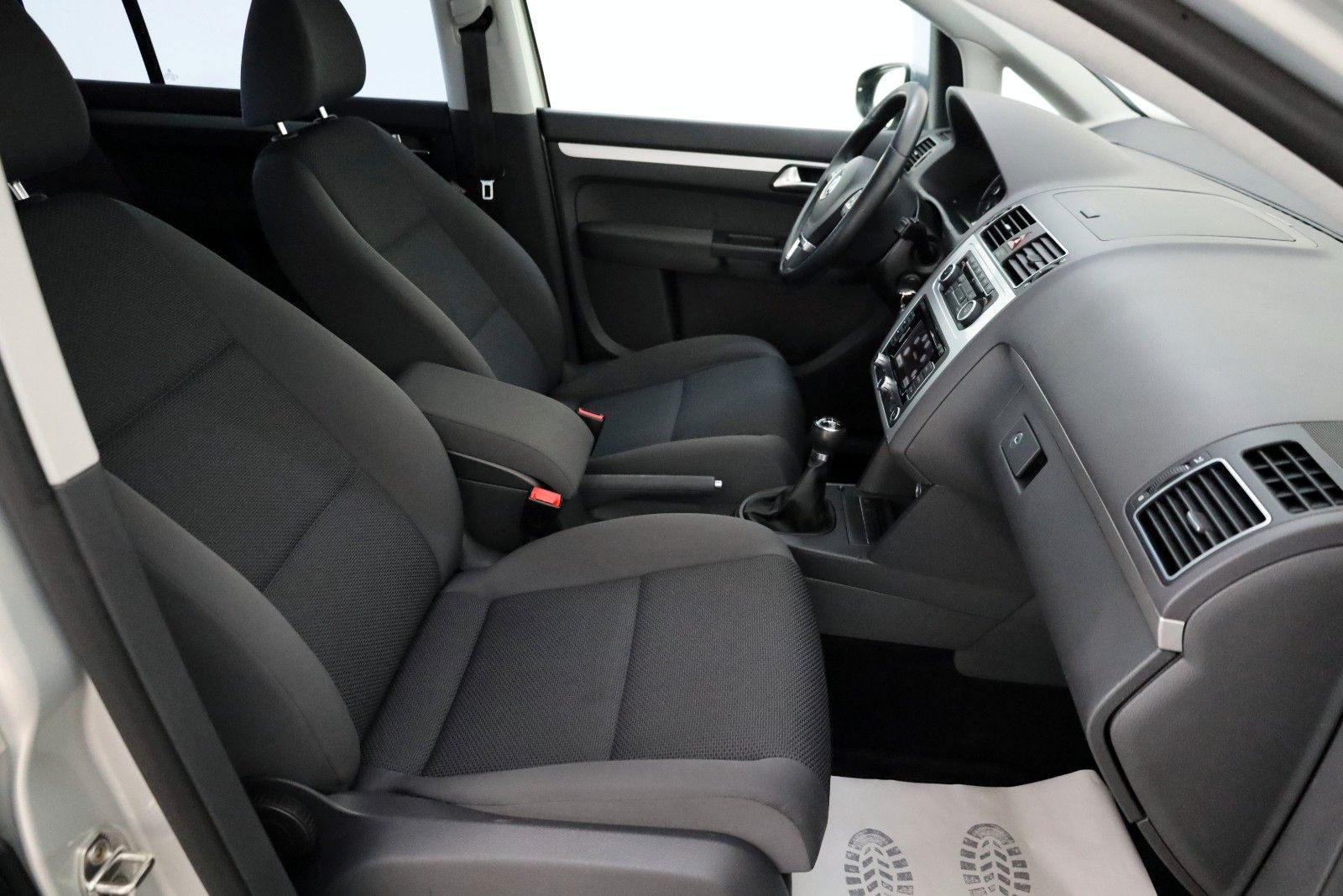 Fahrzeugabbildung Volkswagen Touran Trendline Navi,SH,PDC,8 fach bereift