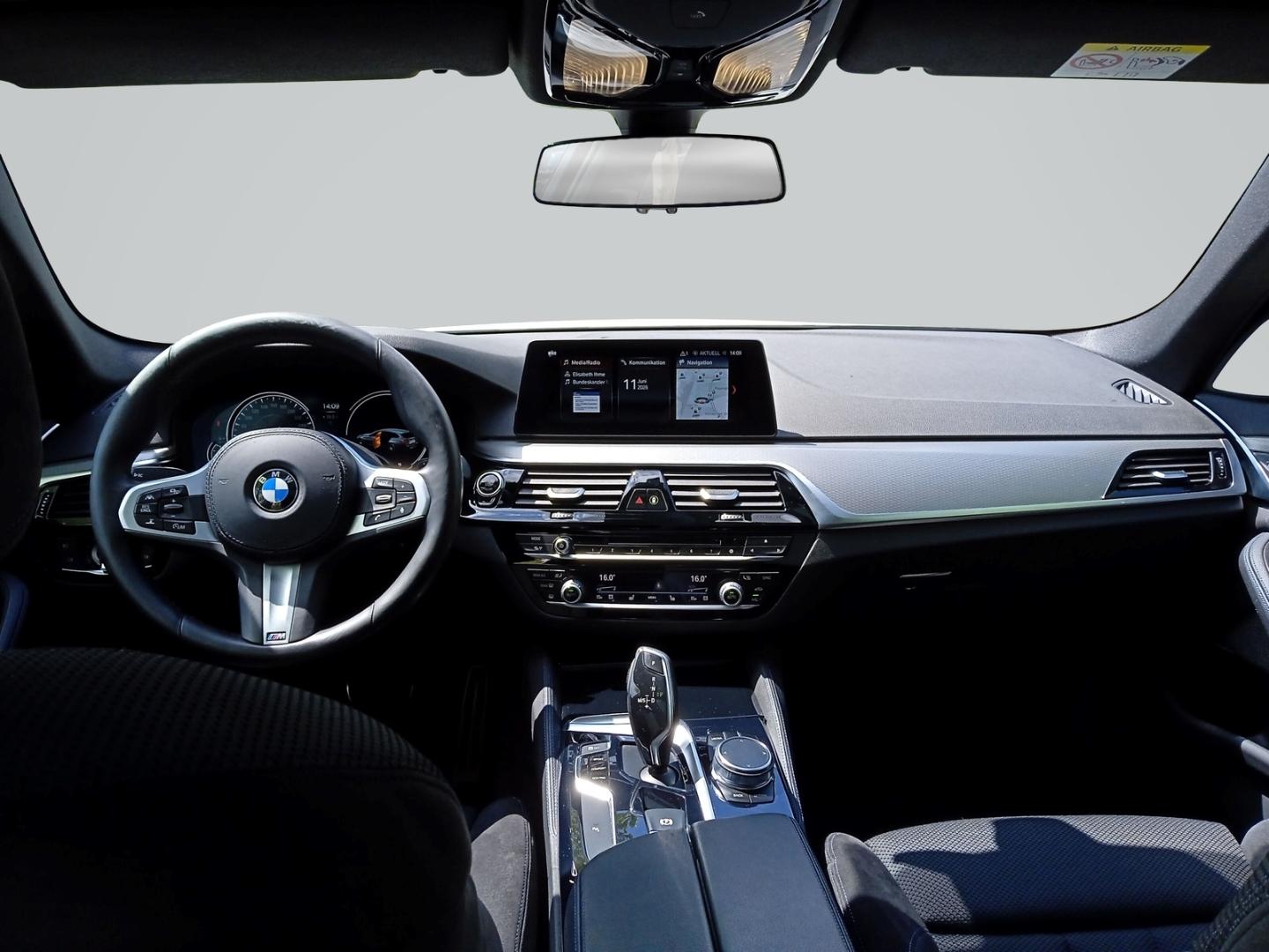 BMW 520 d Tour. MSport+HUD+AHK+ACC+ADPT. LED+KAMERA+
