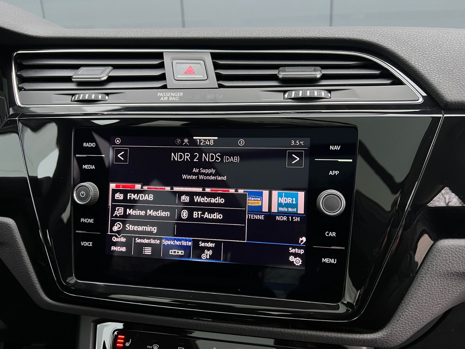 Fahrzeugabbildung Volkswagen Touran Highline 1.5 TSI *R-Line, AHK, Pano, Stan