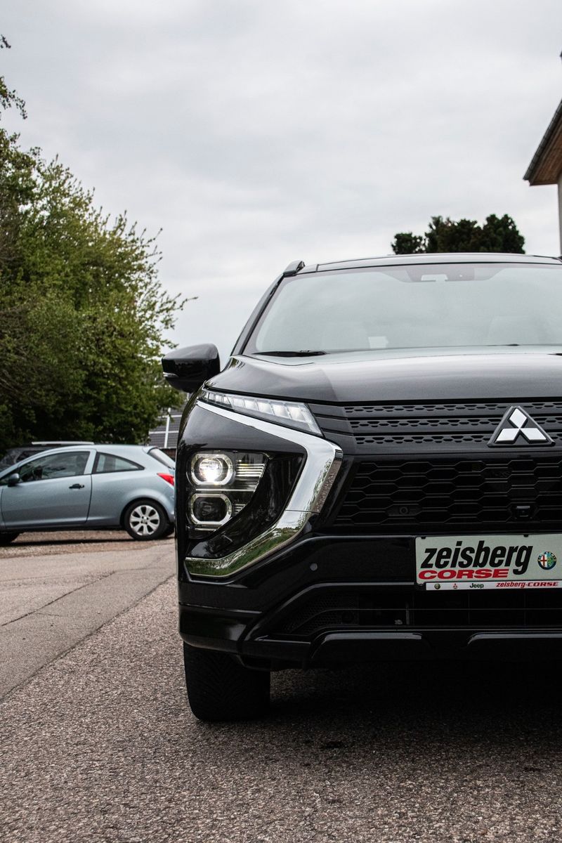 Fahrzeugabbildung Mitsubishi Eclipse Cross 2.4 PHEV TOP 4WD Leder*Navi*Pano.