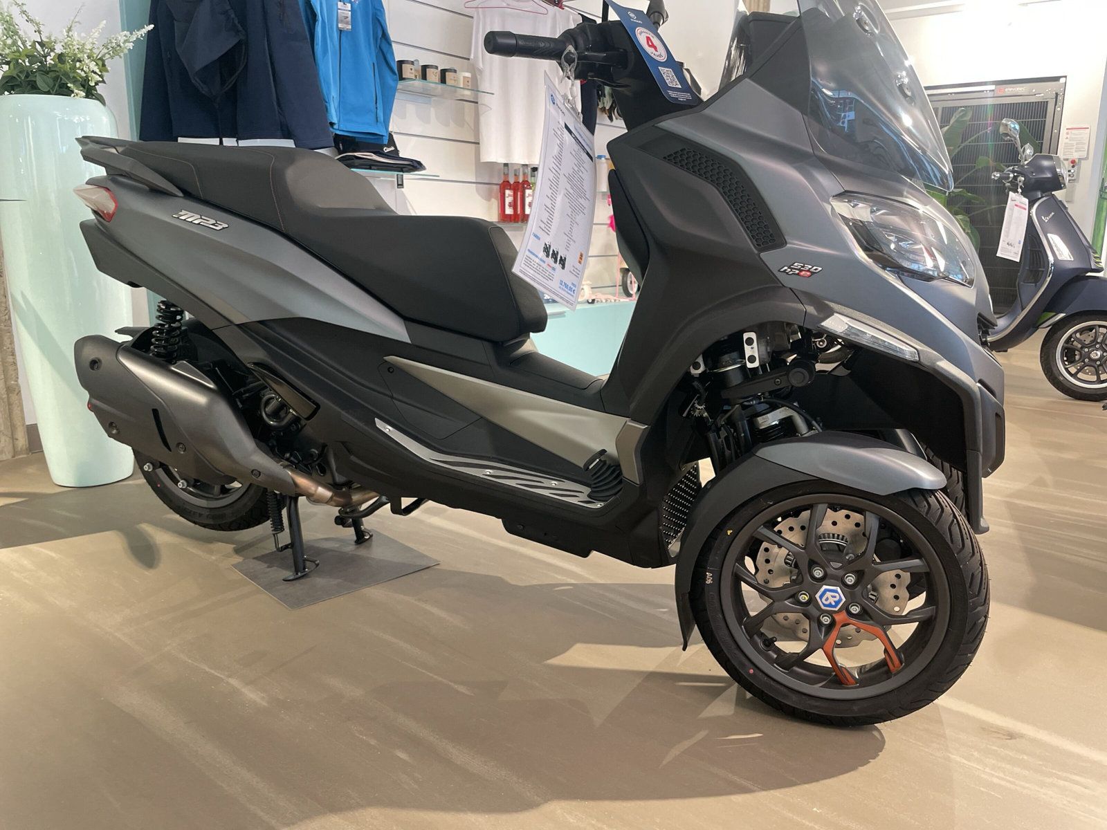 Fahrzeugabbildung Piaggio MP3 530 HPE Exclusive Grey Titanio