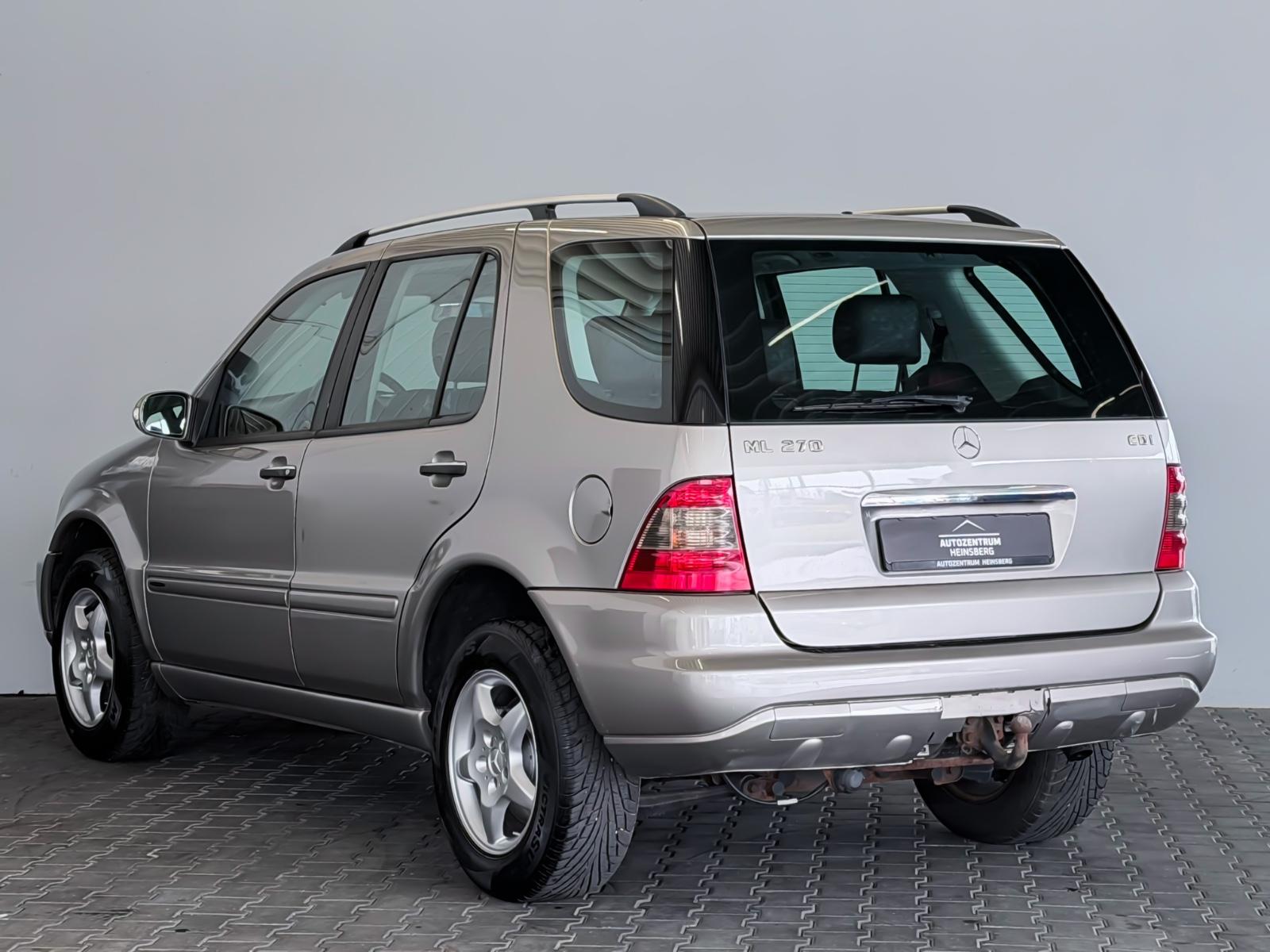 Mercedes-Benz ML270 2005 — rear view