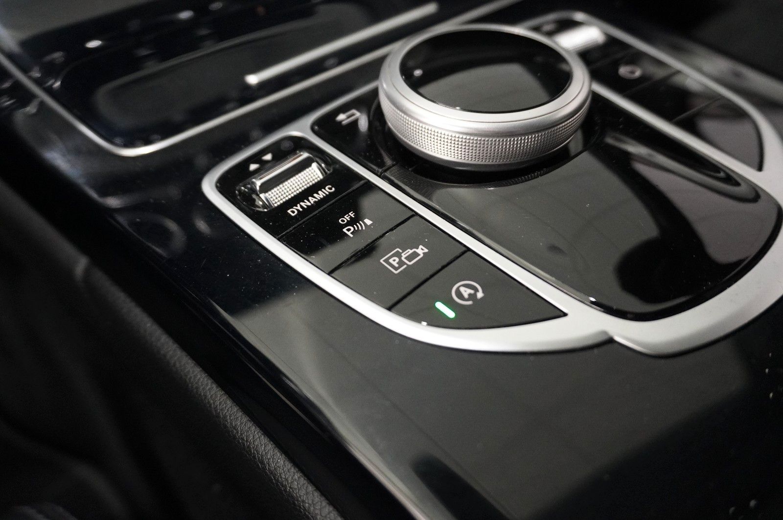 Fahrzeugabbildung Mercedes-Benz C 220 T AMG LINE 4MATIC 9G NAVI/LED/SPORT/BURME.