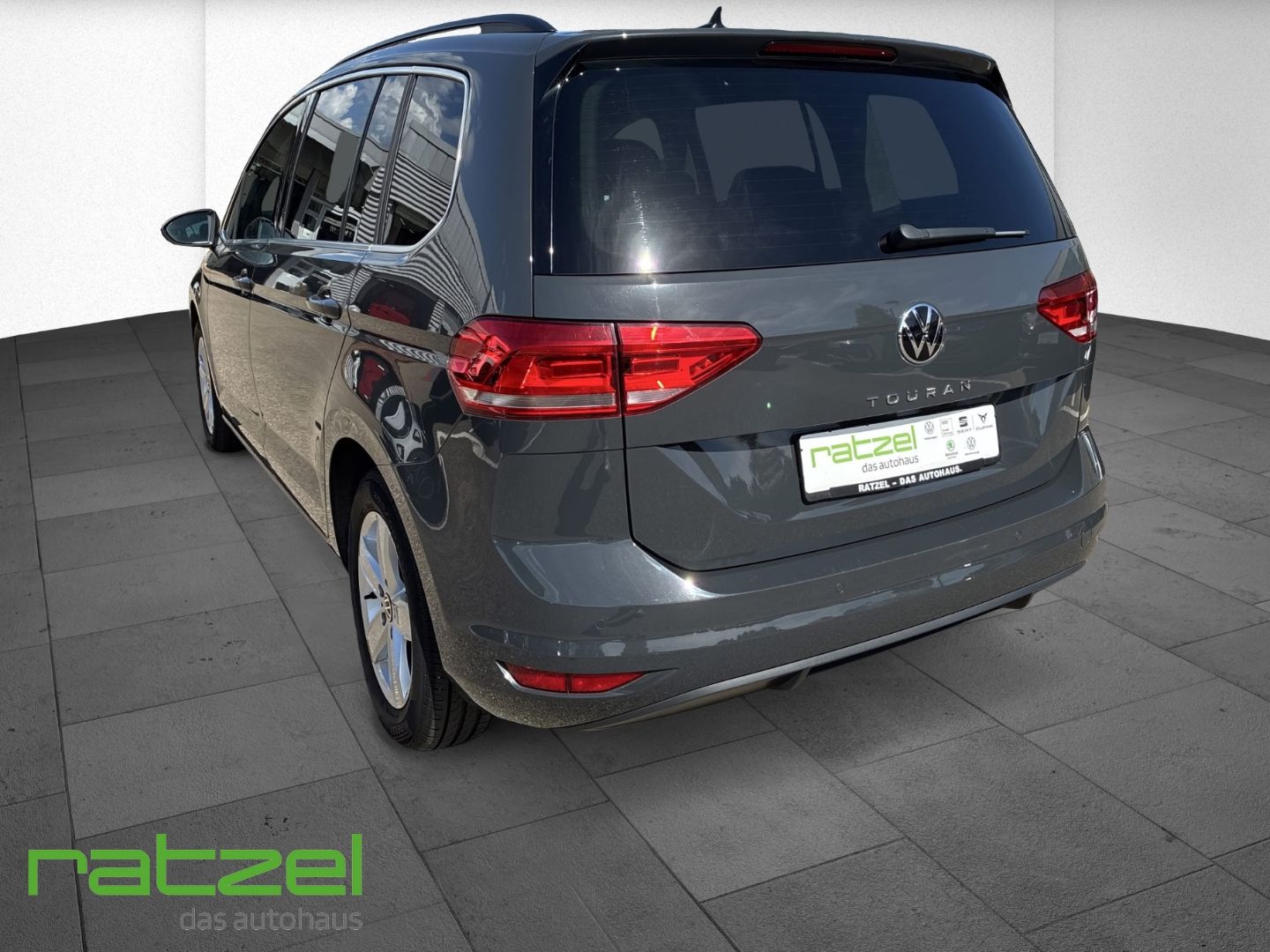 Fahrzeugabbildung Volkswagen Touran Comfortline 1.5 TSI DSG 7-Sitzer AHK ACC